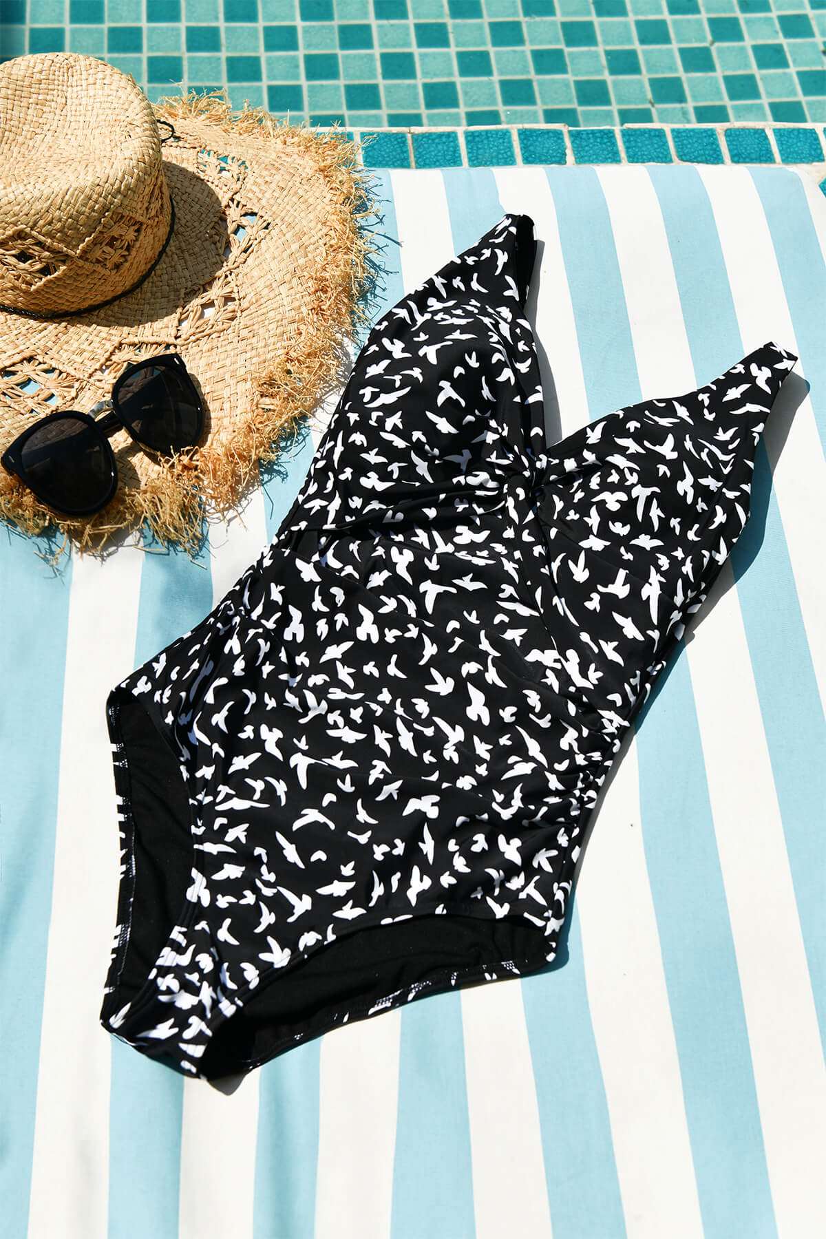 Black Seagull Print Slimming Plunging swimsuit